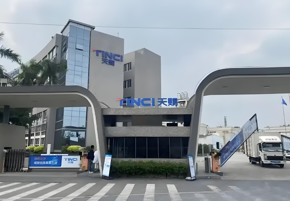 天赐材料：六氟磷酸锂市场供需处于相对平衡阶段